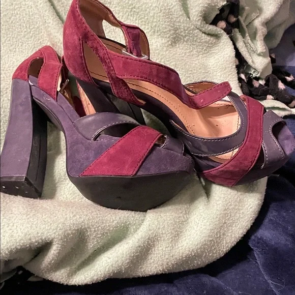 Report Burgundy and Purple Platform Heels - Picture 4 of 4